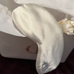 New Dior makeup Vanity w Mirror, nigh mask w logo, and scrunchy w logo