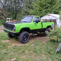 1975 Dodge Power Wagon W-100