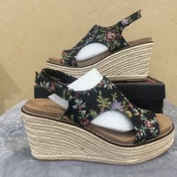 Corkys Carley Wedge Black Brocade Floral Size 9