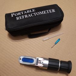 Portable refractomer