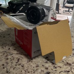 Canon Eos M200 4 k Camera 