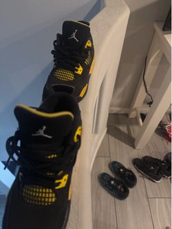 Jordan 4 Thunder