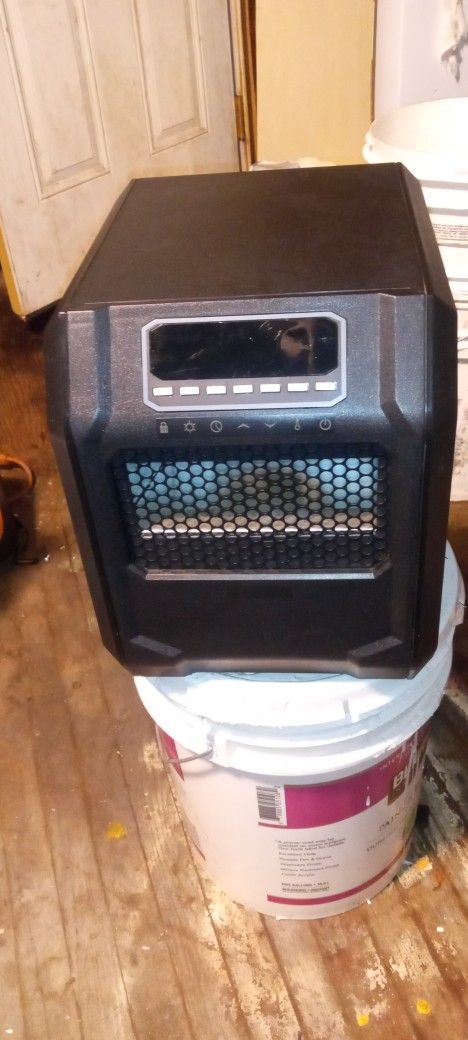 Lifesmart 4-Element 1500W Portable Electric Infrared Quartz Space Heater.