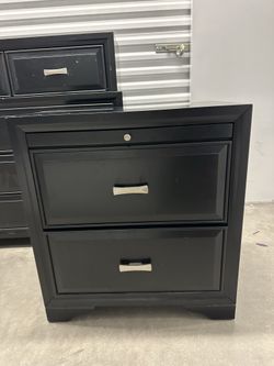 Belcourt Black Gallery Dresser And Nightstand for Sale in Miami, FL - OfferUp Belcourt Black Gallery Dresser And Nightstand for Sale in Miami, FL - OfferUp