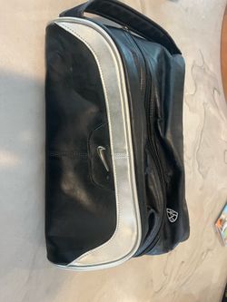 Leather Nike golf shoe bag with soft felt interior