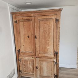 FREE Armoire 