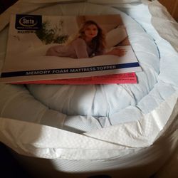 New In Box King Size Serta Cooling 3 Inch Memory Foam Topper! 160$