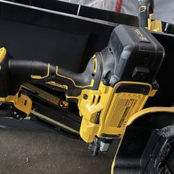 Dewalt 21 Degree Cordless Nail Gun