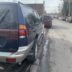 Misubishi 2001. 4x4.   Milles 168000 /2200 Cash