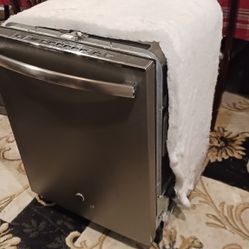 General Electric Dishwasher (BROKEN)