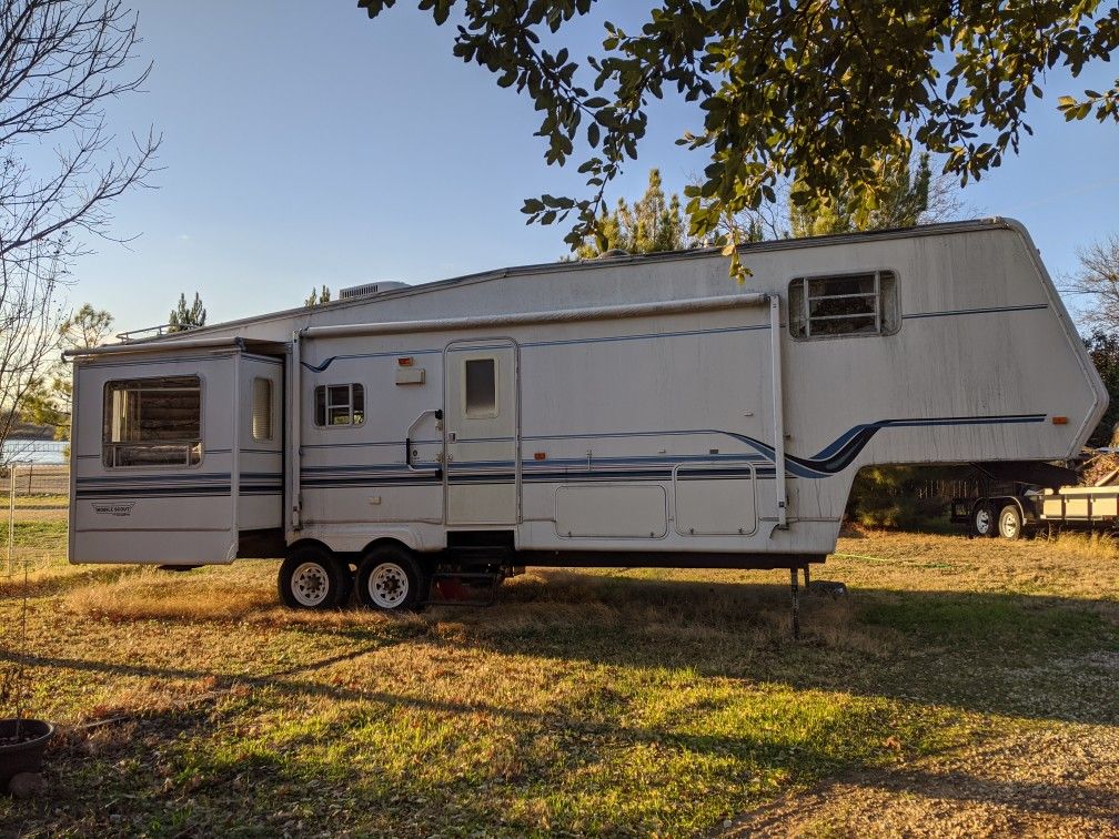 Photo 2002 Mobile Scout Fifth wheel