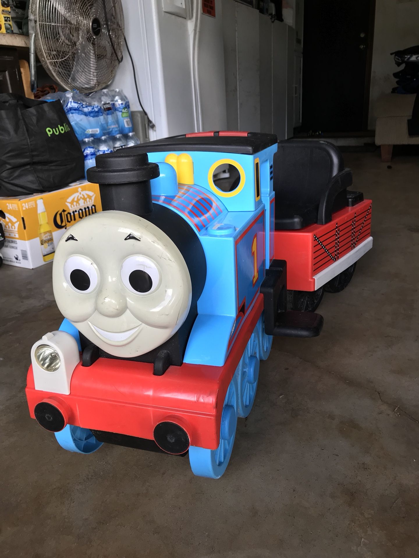 Peg Perego Thomas the Train ride on toy train track 6v