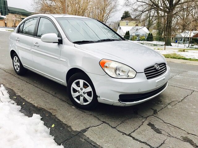 $1500 is the down payment 2009 Hyundai Accent cold AC / Aux