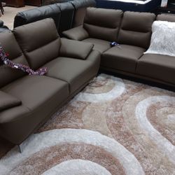 SOFA AND LOVESEAT! BLACK OR CREAM! WE SELL BRAND NEW