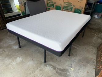 LIKE NEW FULL SIZE MATTRESS AND METAL PLATFORM BED FRAME