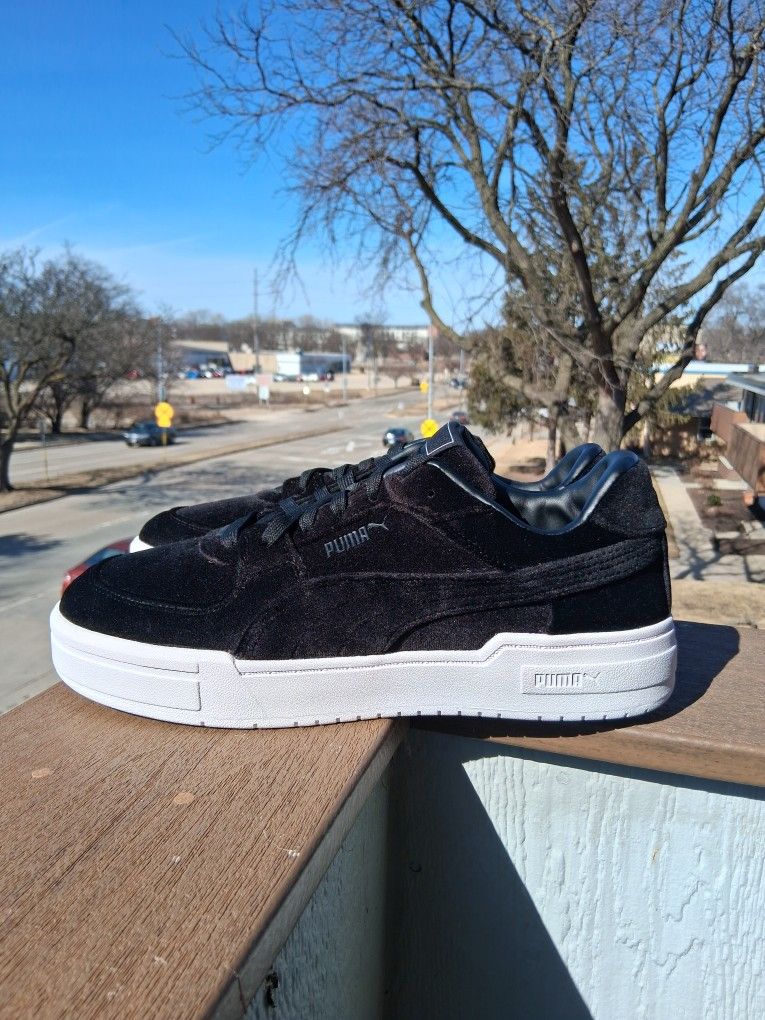 Puma black and white shoes
Men's 11