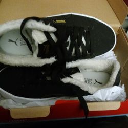 Girls/Women Puma Soft Foam Black Like New Size 7.5