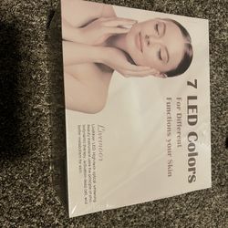 Red light therapy mask by LIVEMOOR