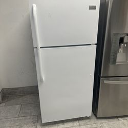 Frigidaire Top Freezer Refrigerator White Color 