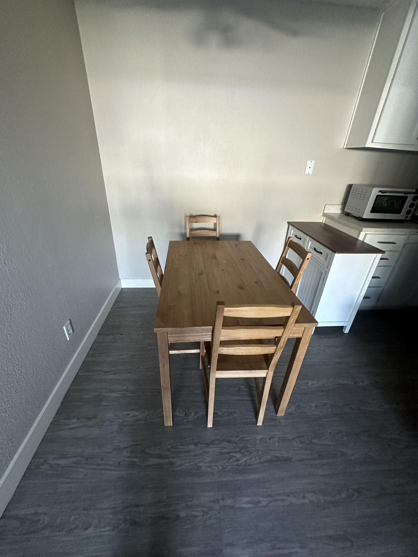 Kitchen table with 4 chairs