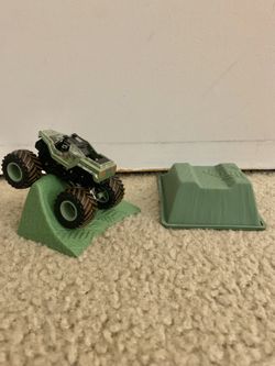 Monster Jam Soldier Fortune Dirt Deluxe Set