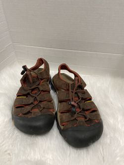 Keen Newport Men's brown strappy washable trail sandals sz. 7.5 ( 40 )