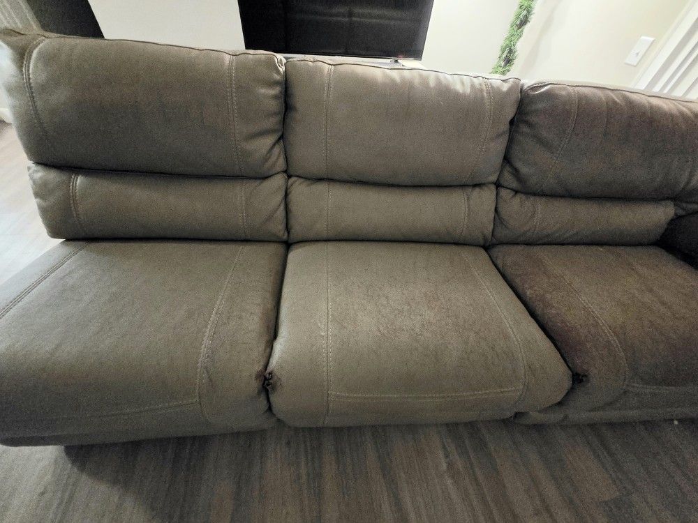 FREE Sectional Couch (Pls Read Description Below)