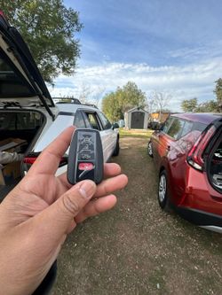 Car Keys N Remotes/ Llaves Con Control