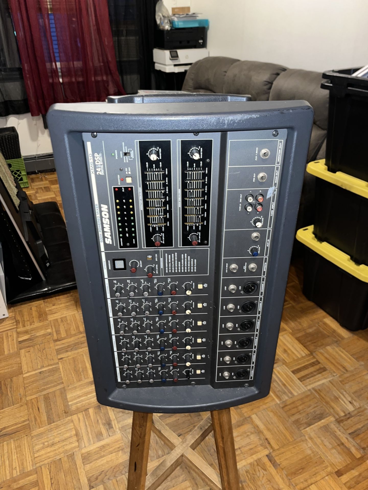 Samson 6 CHANNEL 600W POWERED MIXER XM 610