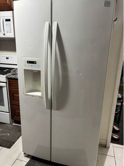 FREE PICK UP TODAY !!! Kenmore Side-by-Side Refrigerator