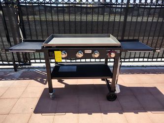 New. Razor Griddle GGC1643M 37in 4 Burner LP Propane Gas Grill for Outdoor