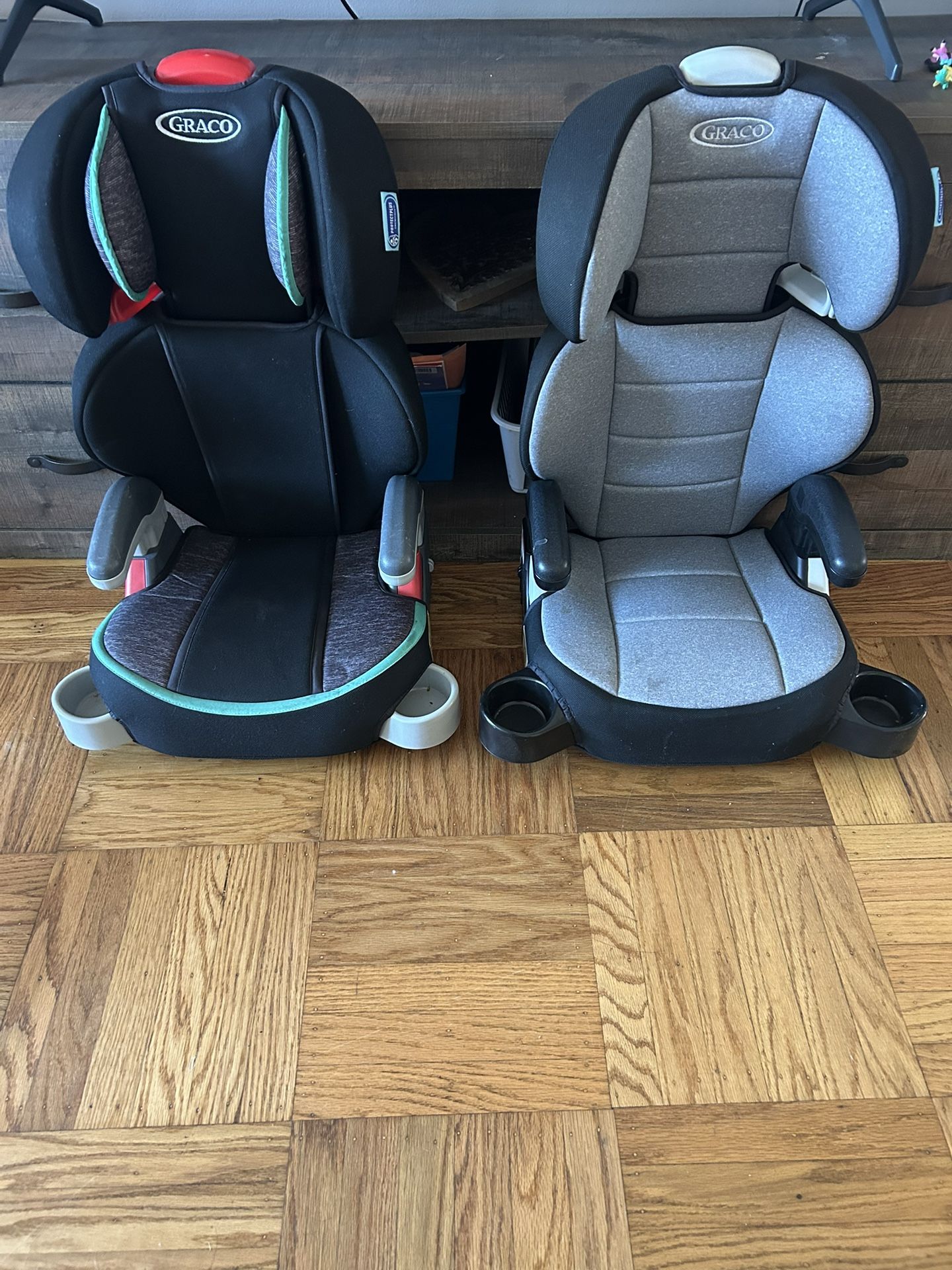Booster Seat ( GRACO ) Like New $15