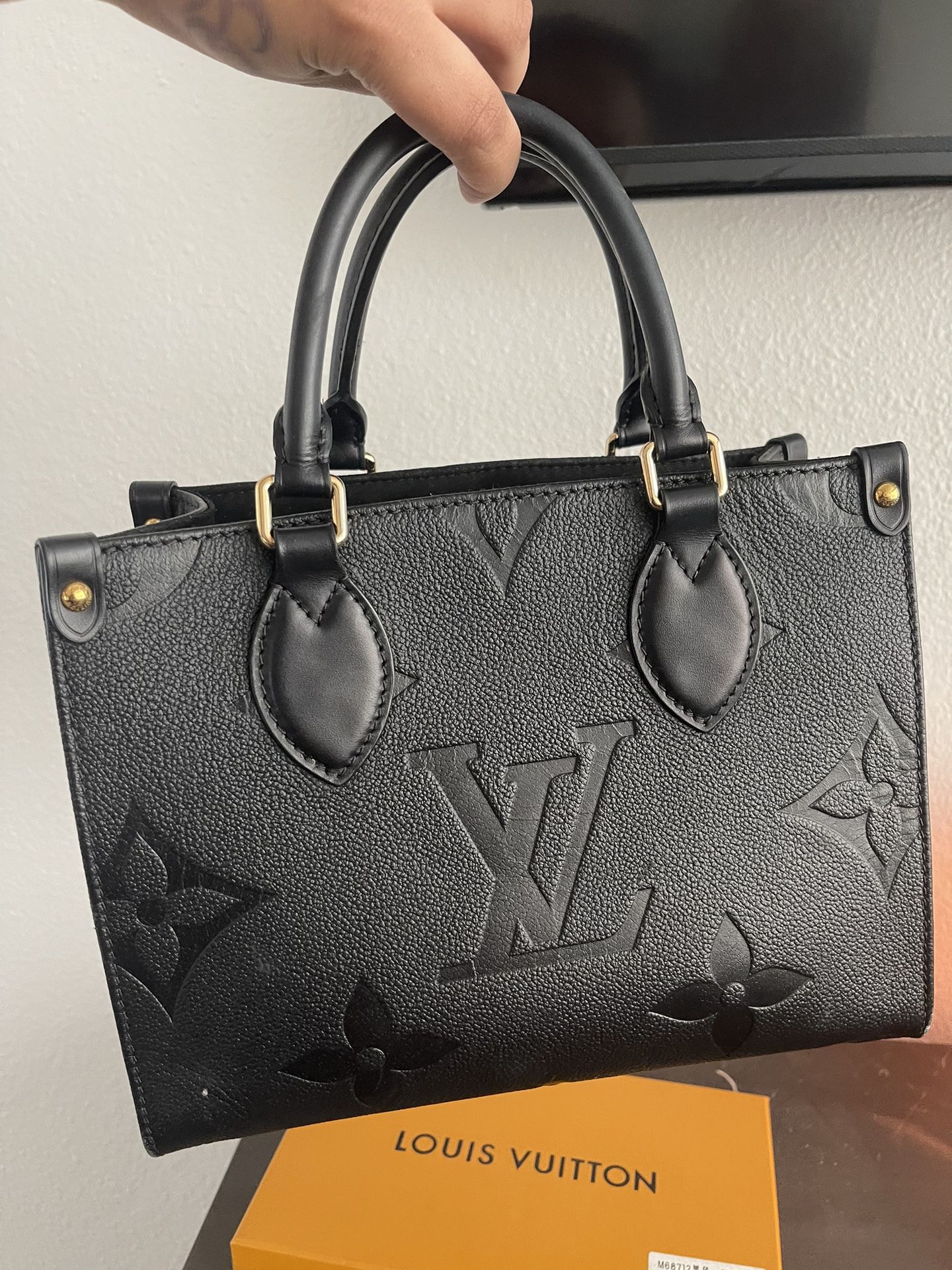 Louis Vuitton Onthego PM With Wallet for Sale in Houston, TX - OfferUp