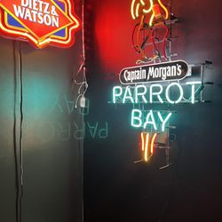 Parrot Bay Neon Light 