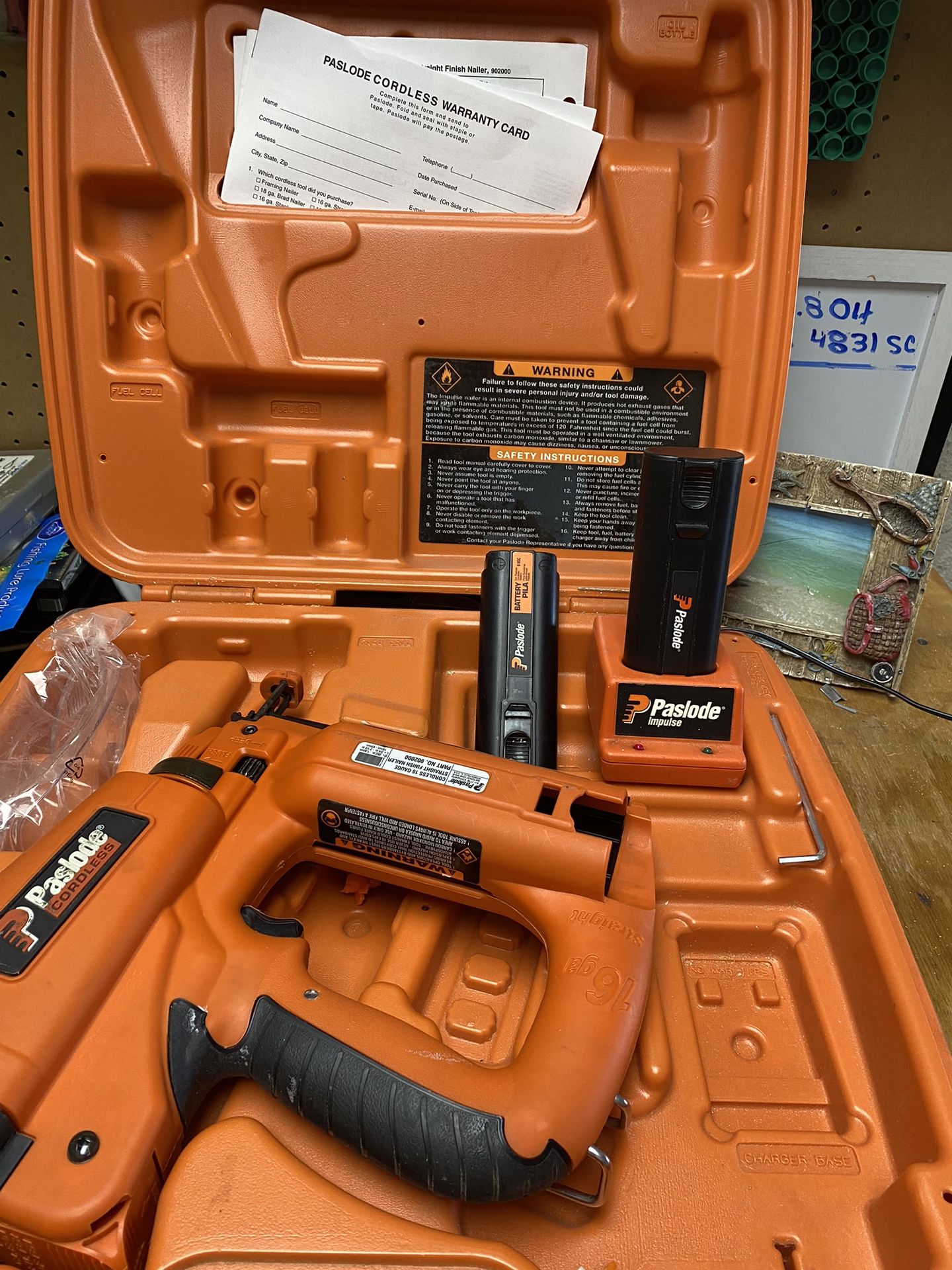 Paslode 16 ga Straight Nailer