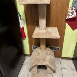Cat Tree Like New No Damage And Clean 