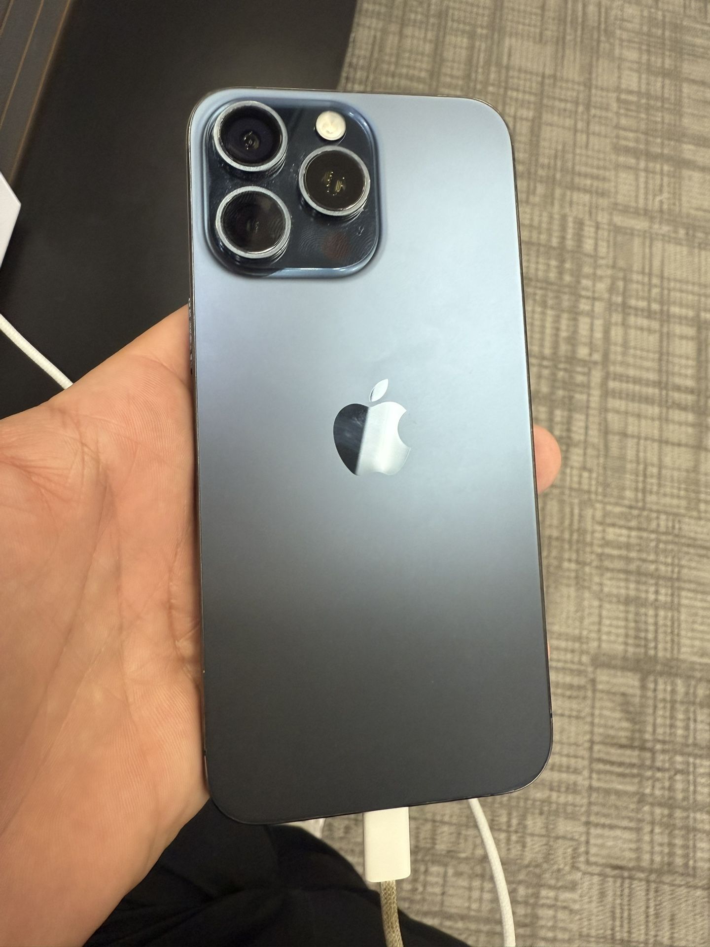 iPhone 15 Pro Max Unlocked 256gb