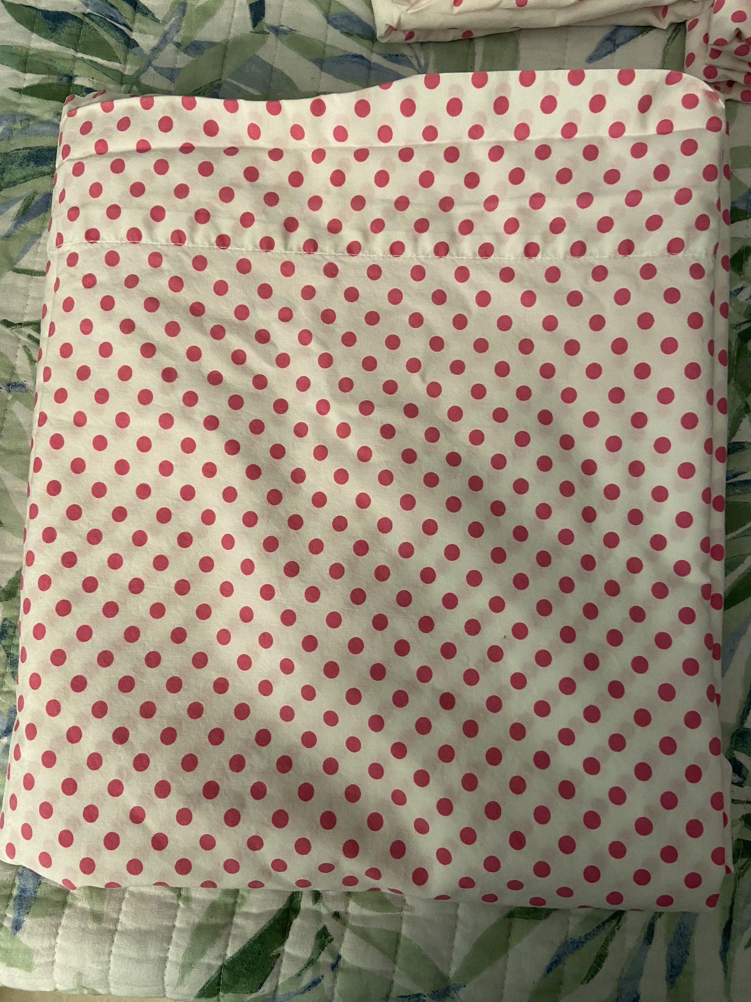 Pottery Barn Sheet And Pillowcases White w/ Pink Dots Queen