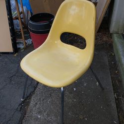 Vintage Mid-century Modern Krueger Eames Molded Chair