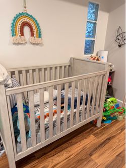Pottery Barn Crib w/ Newton Mattress