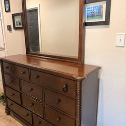 Dresser & Nightstand 