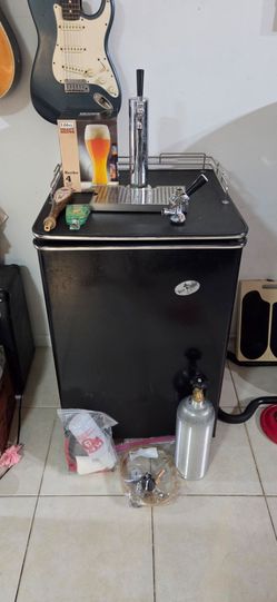 Beer Meister Kegerator with CO2 Tank and Tap