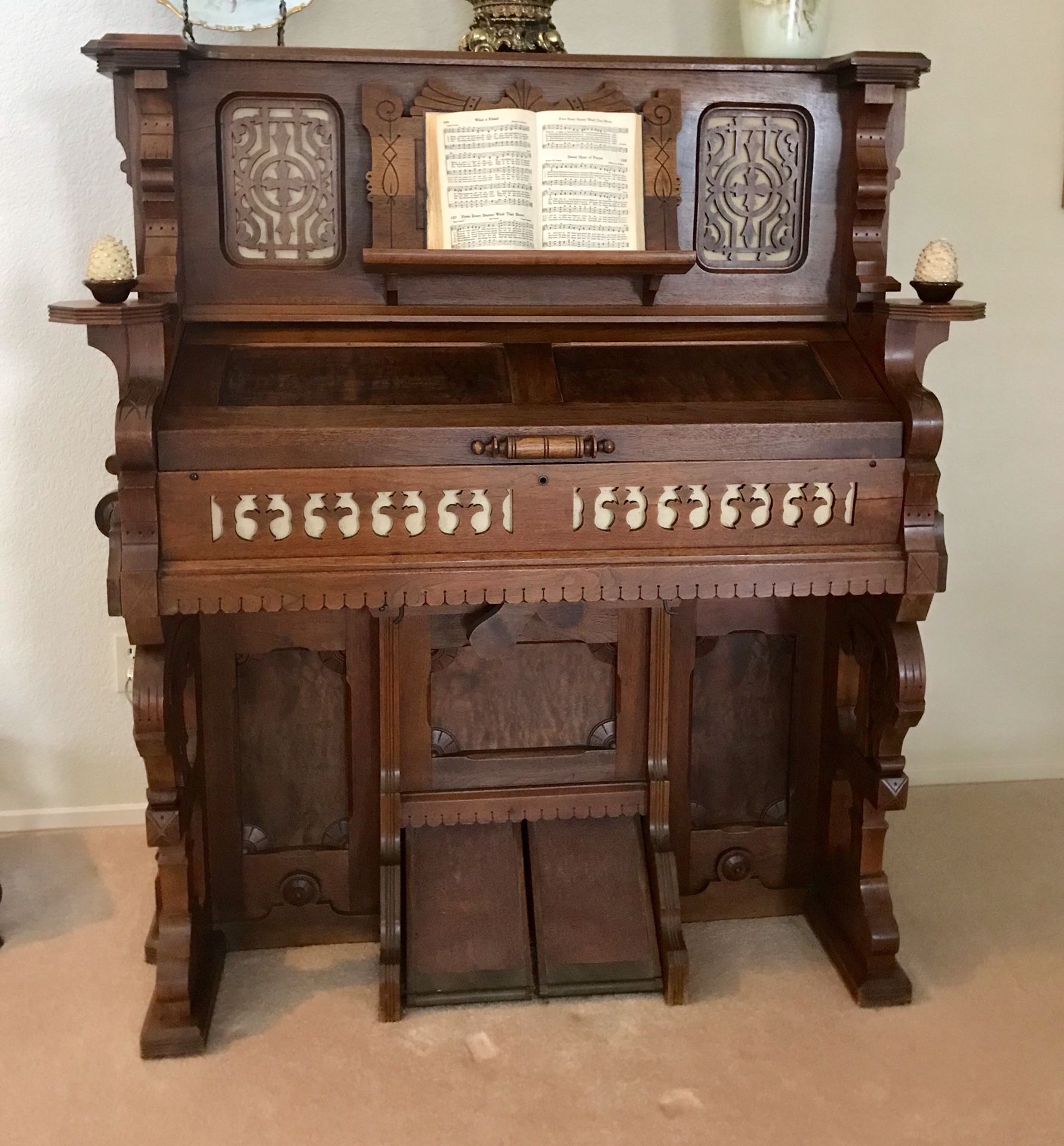 Cornish & Company pump organ