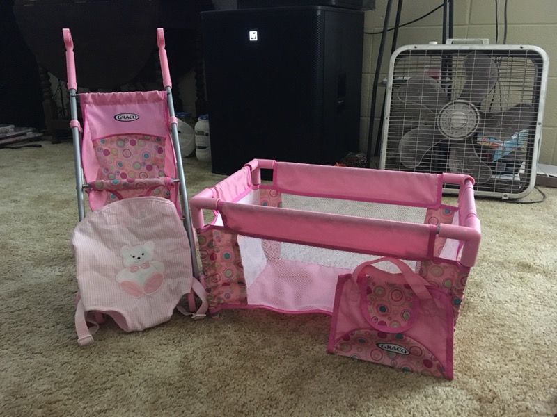 Baby's white-and-pink travel system set