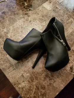 Size 8 black shoes