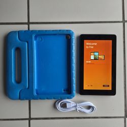 Good Working Amazon Fire 7 Tablet Micro SD Expansion Slot USB Charging Cable And Silicon Case