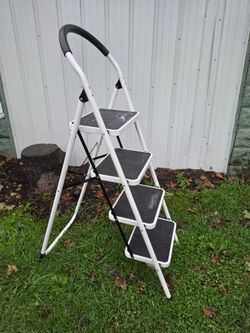 Costway 4 Step Ladder Folding Stool Heavy Duty 330Lbs Capacity Industrial Lightweight