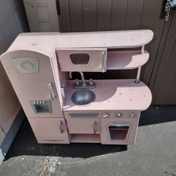 Kid's Pink Kitchen 