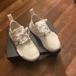 Woman Adidas Size  7 