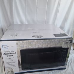 Mainstays 2.2 Cu Ft Microwave - Family Size, Open Box
